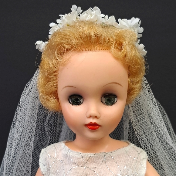Mid-Century Modern 17" sleepy eyes bride doll - Picture 2 of 12